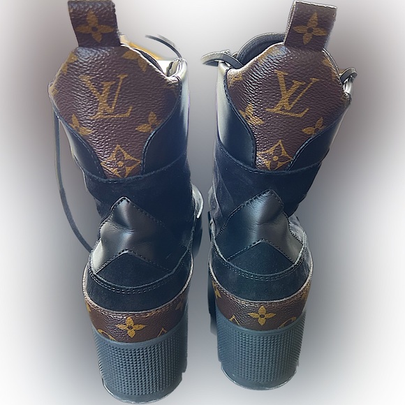 WOMEN’S LOUIS VUITTON LAUREATE PLATFORM DESERT BOOT - Picture 3 of 5